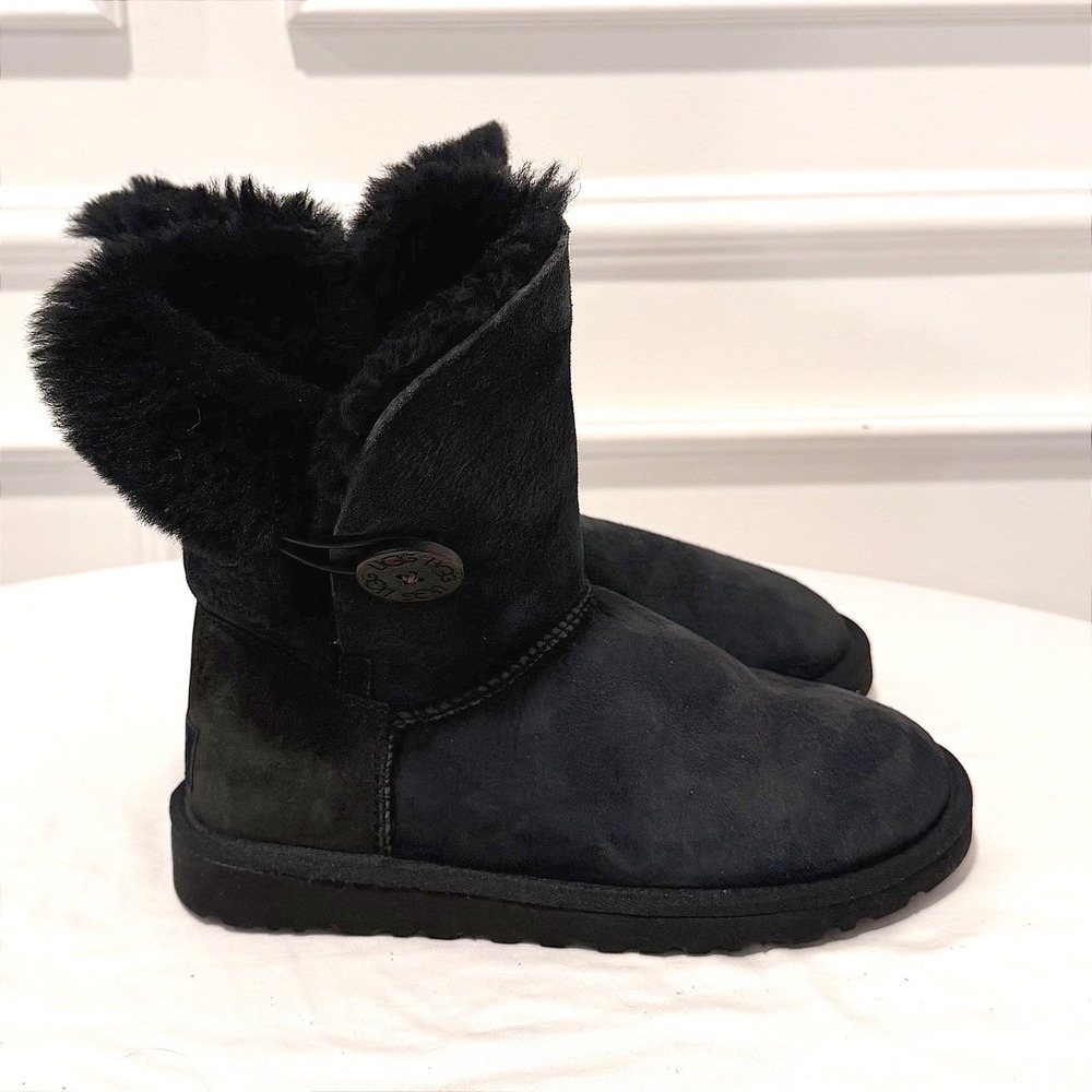 UGG Australia Women's Size 5 Black Bailey Button 5803 Boots